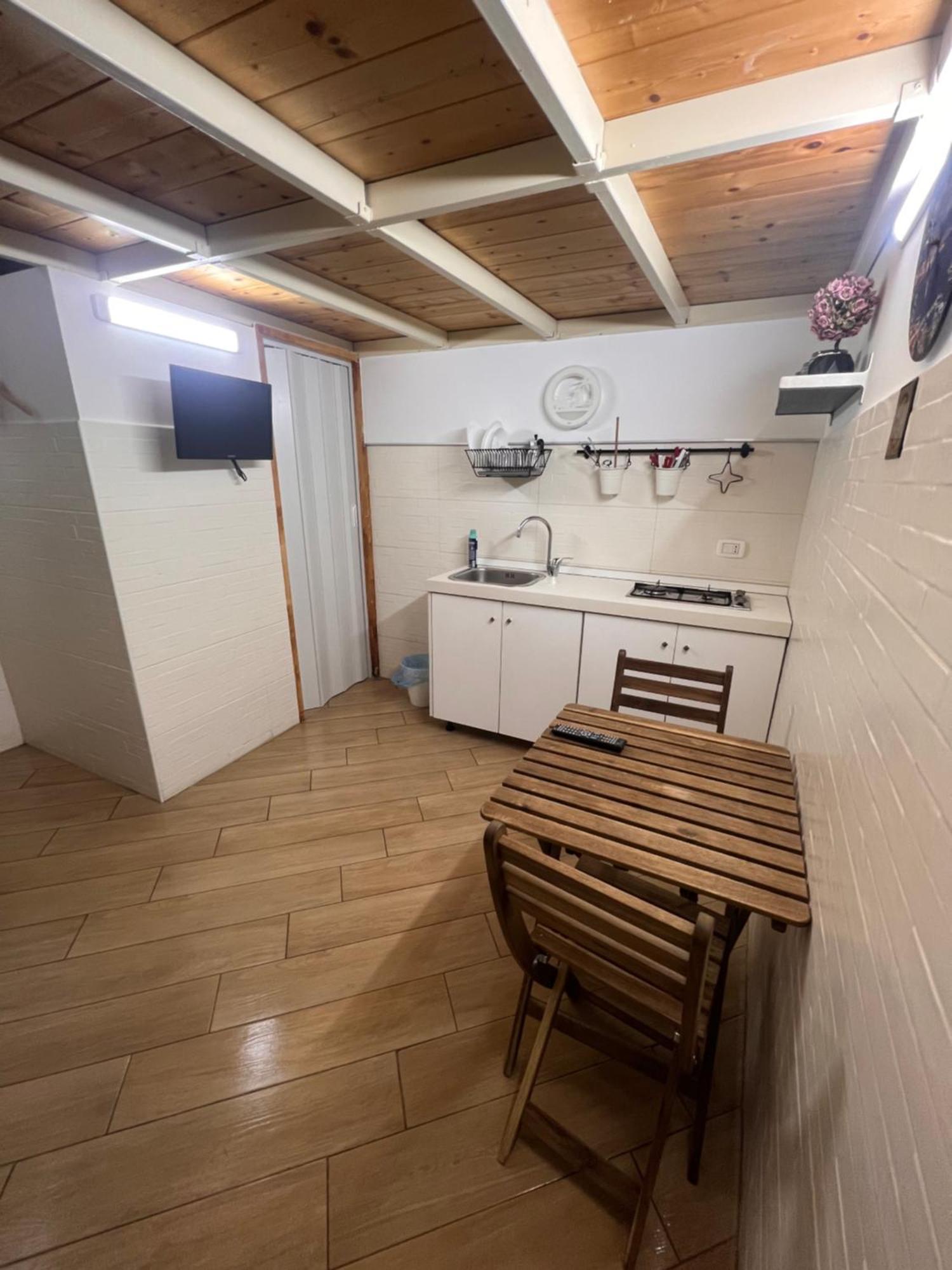 Casa Basile 15 Bed & Breakfast เนเปิลส์ ภายนอก รูปภาพ
